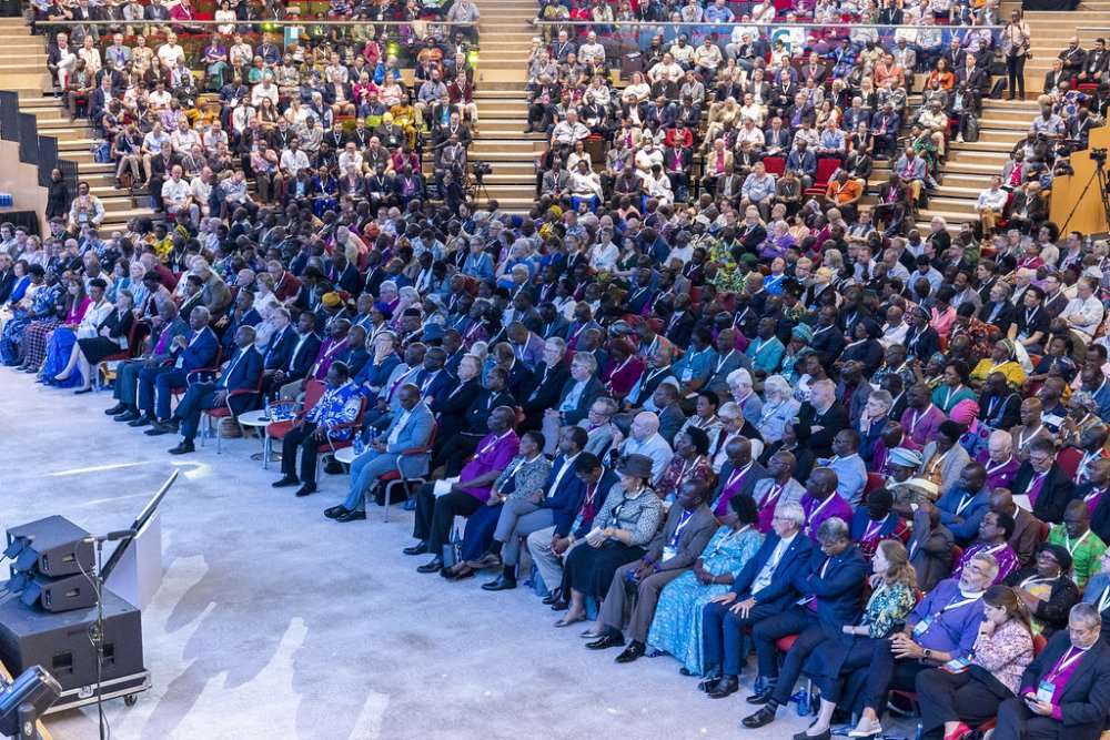 The conference attended by 1,300 delegates from 52 countries, including over 300 bishops and more than 450 clergy in Kigali rejected the Church of England's decision. 