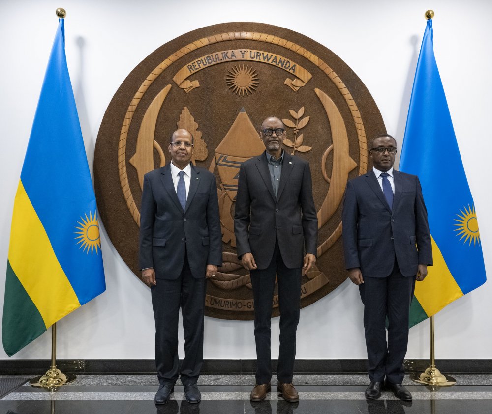 Left -Right: President Kagame, Djobouti Minister of Foreign Affairs and Dr. Vincent Biruta in a group photo after the meeting at Urugwiro Village.