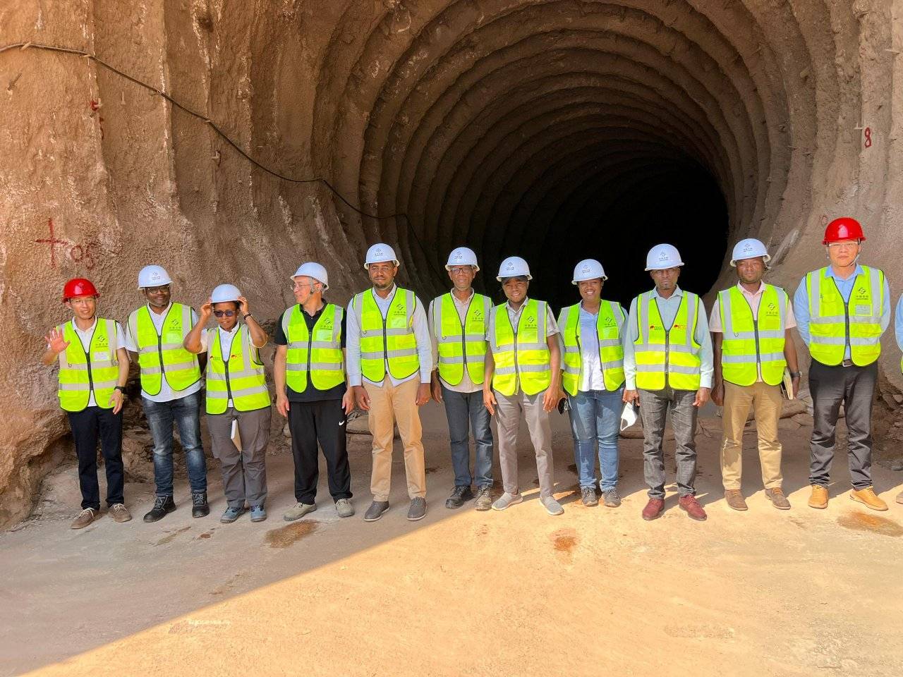 The Nyabarongo II Hydropower plant is being built between Kamonyi, Gakenke, and Rulindo districts, with the Chinese company Sinohydro serving as the engineering, procurement, and construction contractor.