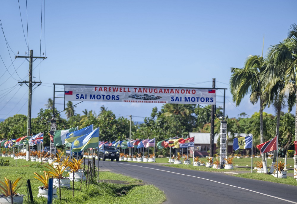 Commonwelath member countries' flags have been raised along different roads in Samoa.