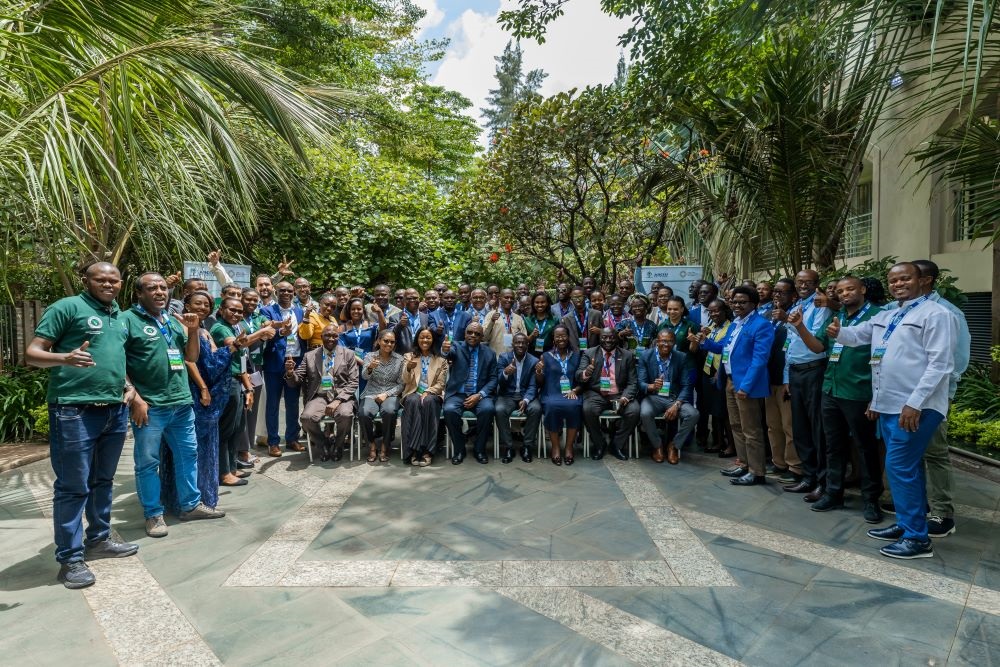 Participants of the event in a group photo. 