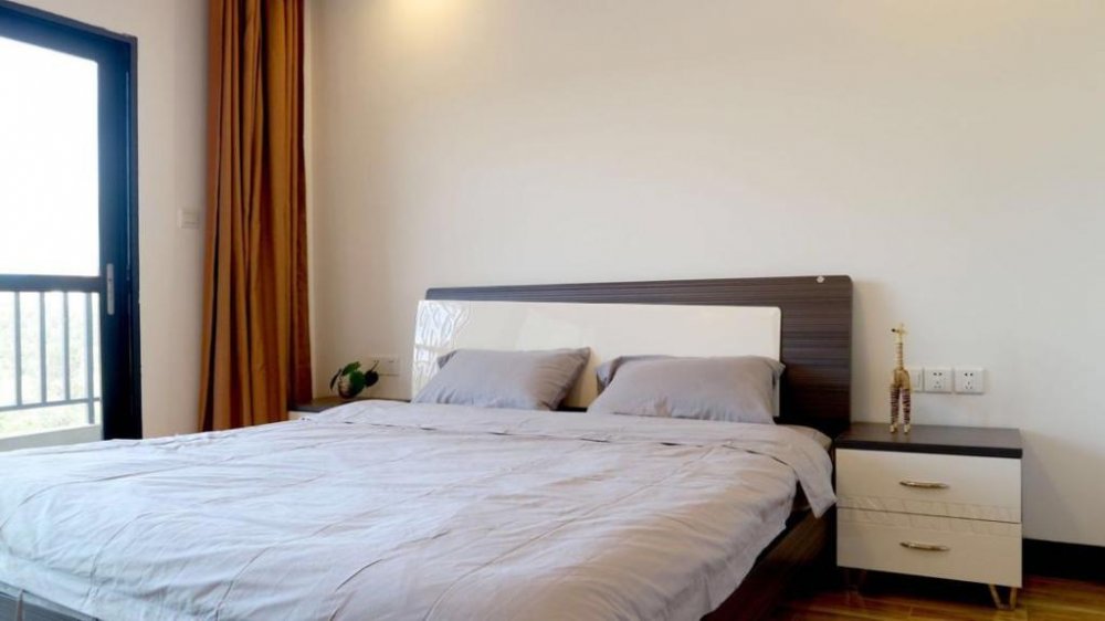 In addition to the splendid views, the plaza has a swimming pool, gym, Spa and a supermarket, that makes it a favorable residence for both owners and renters