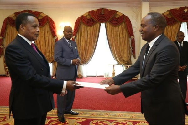 Amb.Habyalimana presenting credentials to president Denis Sassou Nguesso