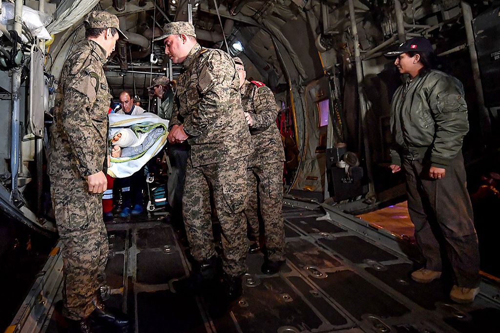 A wounded Palestinian from the Gaza Strip is carried out of a C130 Hercules military aircraft upon arrival at Tunis-Carthage airport on Dec 3, 2023. [Photo/VCG]