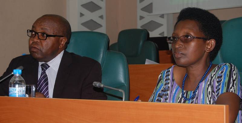 Senators Apollinaire Mushinzimana and Gertrude Kazarwa presenting the report.