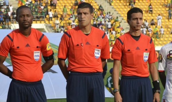 Abid Charef Mehdi (center) prior to a previous match