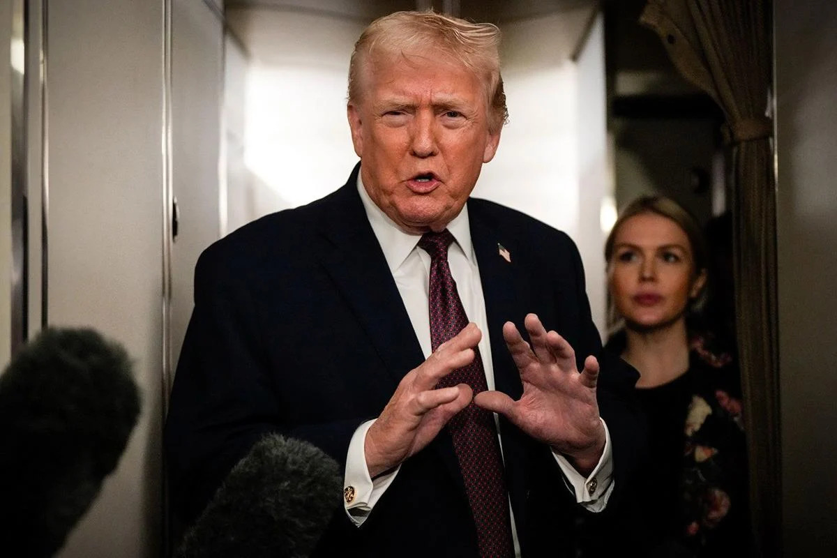 U.S. President Donald Trump said on Monday that any country doing business with Iran will face a tariff rate of 25% on all trade with the United States. The announcement was made in a post on Trump’s Truth Social platform and is intended as part of Washington’s response to the ongoing situation in Iran.