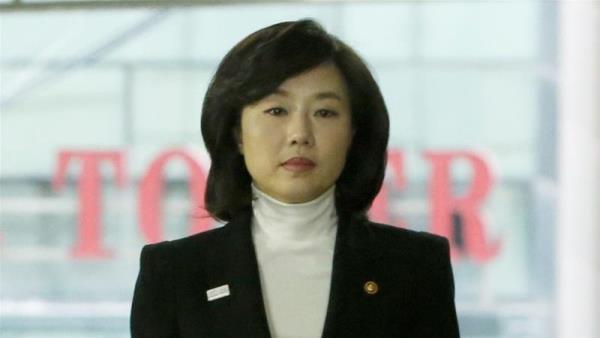 Cho Yoon-sun has been summoned for suspected involvement in creating a blacklist of anti-government artists