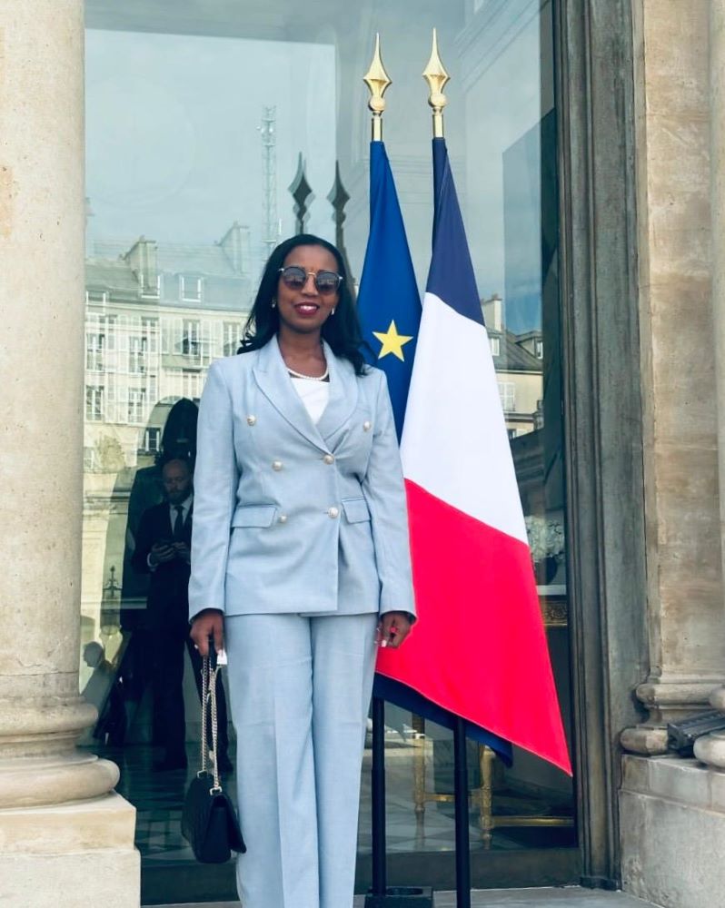Souvenir photo of Ritha Umutoni, founder and CEO of RIXU Rwanda Coffee, at the Élysée Palace, the official residence of the President of the French Republic.