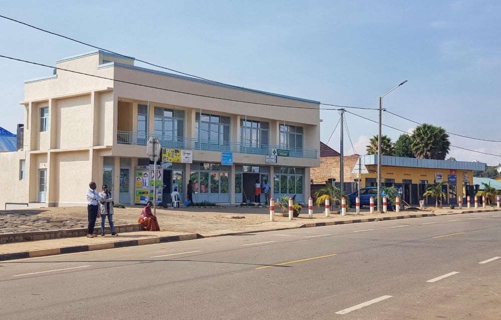 The contstruction of the road also went hand in hand with modern buildings. 