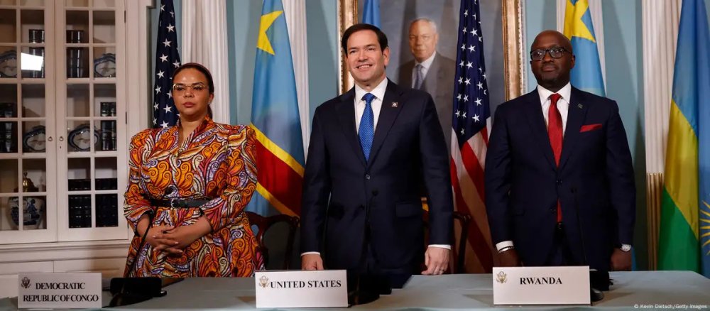 From left: DRC Foreign Minister Thérèse Kayikwamba Wagner with his Rwandan counterpart Olivier Nduhungire and U.S. Secretary of State Marco Rubio during the signing of the Washington agreement on June 27, 2025.