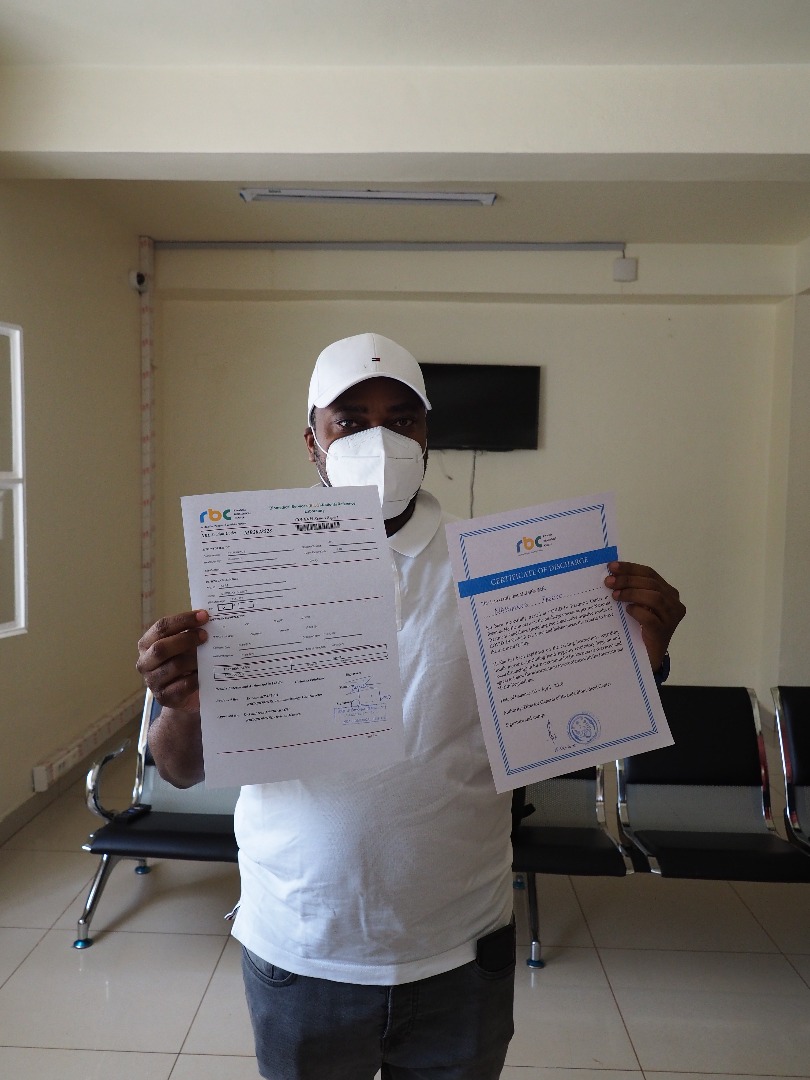 Each of the four patients has been given a discharge certificate indicating that they have fully recovered from COVID-19. 