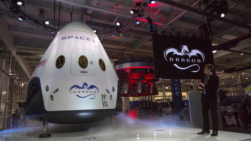 SpaceX CEO Elon Musk unveils the Dragon V2 spacecraft in 2014