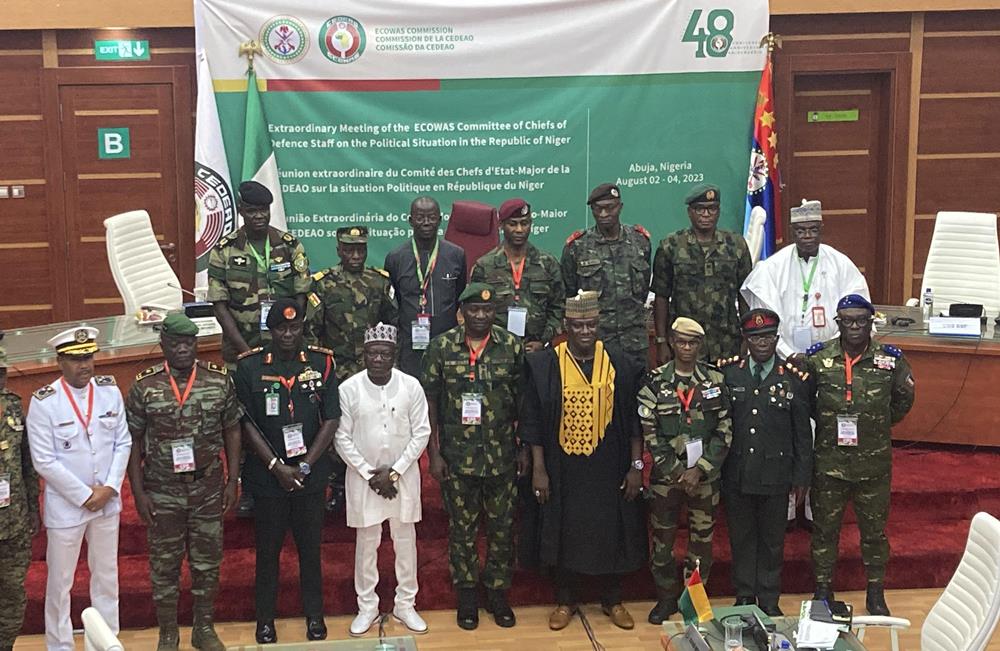 The defense chiefs from the Economic Community of West African States (ECOWAS) countries excluding Mali, Burkina Faso, Chad, Guinea and Niger, pose for a group photo during their extraordinary meeting in Abuja, Nigeria, Aug 4, 2023, to discuss the situation in Niger. (PHOTO / AP)