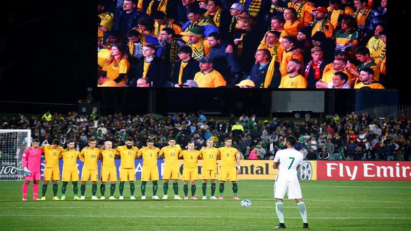 The Australian team observes a minute's silence for victims of the London attacks, in which two Australians died