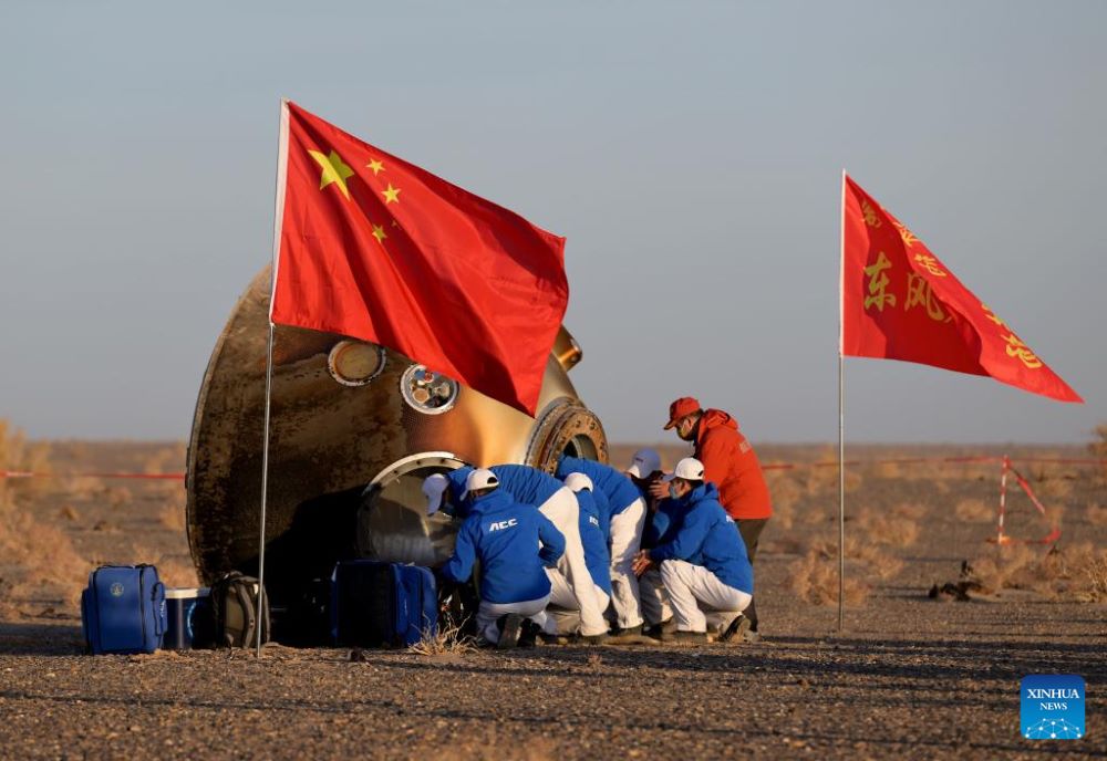 The return capsule of the Shenzhou-16 manned spaceship touches down at the Dongfeng landing site in north China's Inner Mongolia Autonomous Region, Oct. 31, 2023. (Xinhua/Li Zhipeng)