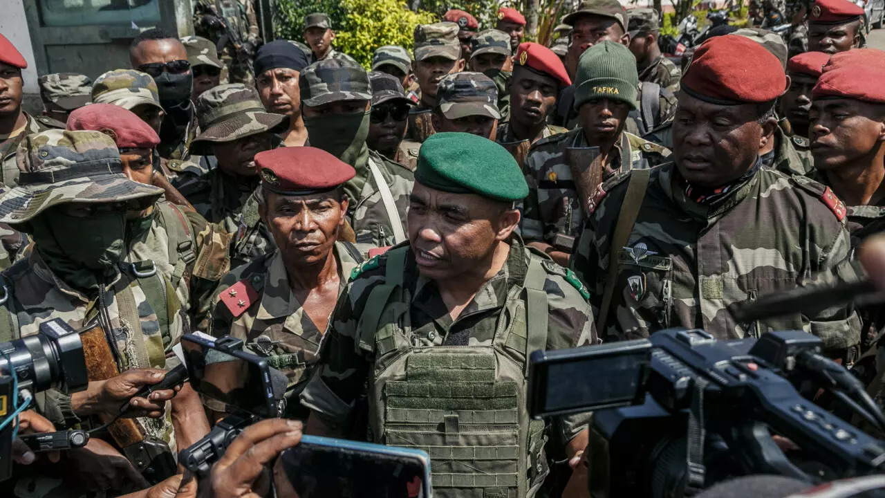 An army contingent called on soldiers at the airport to refuse orders to shoot civilians.