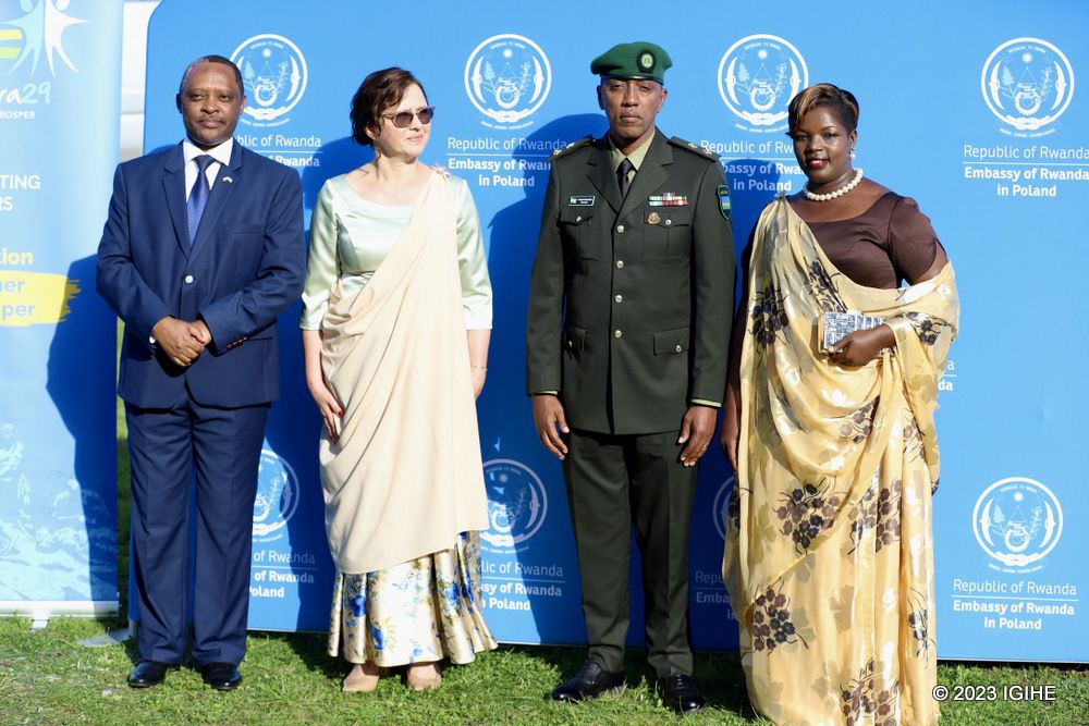 Defence Attaché at Rwanda's Embassy in Poland and his wife,  Amb. Anastase Shyaka and his wife welcomed guests at the event. 