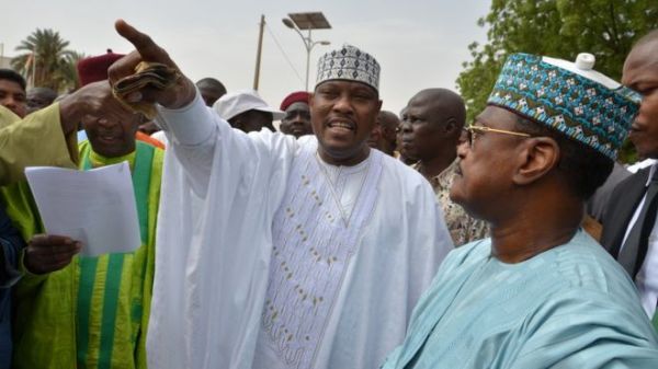 Hama Amadou and his ally, former Prime Minister Seini Oumarou (r) accuse the government of fraud