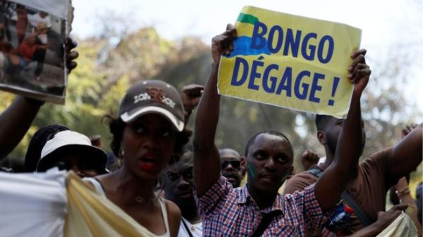 "Bongo - go!" - supporters of opposition candidate Jean Ping demonstrate against the election result in Paris