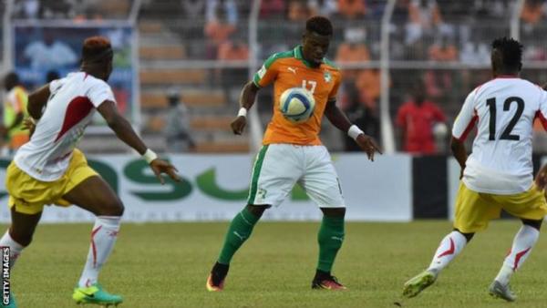 Aurier (middle) reacted quickly after Doumbia (Mali's number 12, on the right) collapsed following an aerial challenge