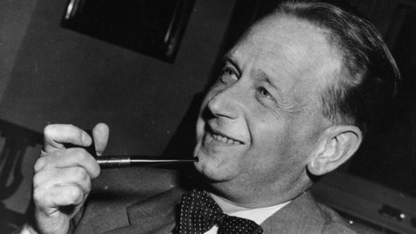 Dag Hammarskjold was trying to mediate between Congo's Soviet-backed government and a breakaway province