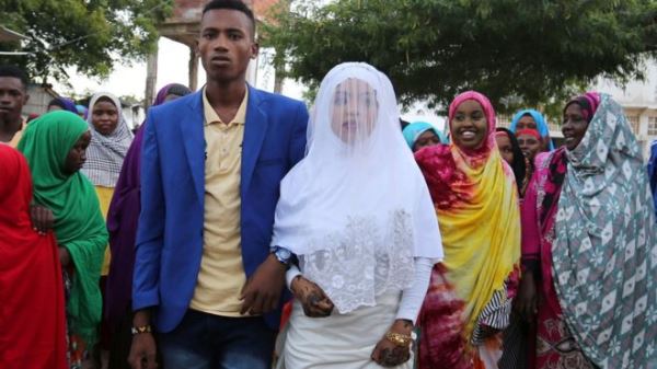 Traditionally Somali brides wear different outfits over the wedding celebrations