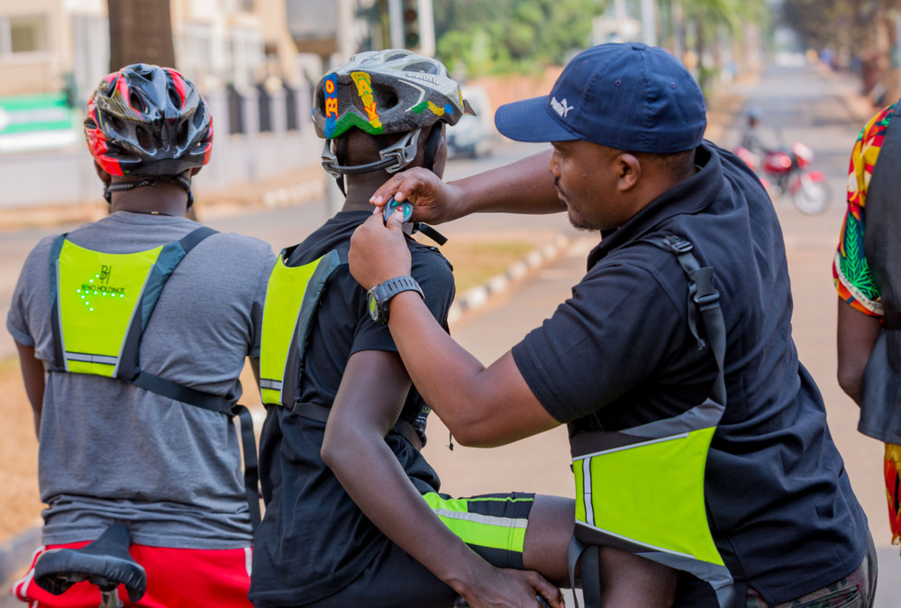 The ‘TUZA LED VEST’ is a light-weight vest paired with a portable remote control device that allows the cyclist to signal that he/she is about to make a road change of direction.