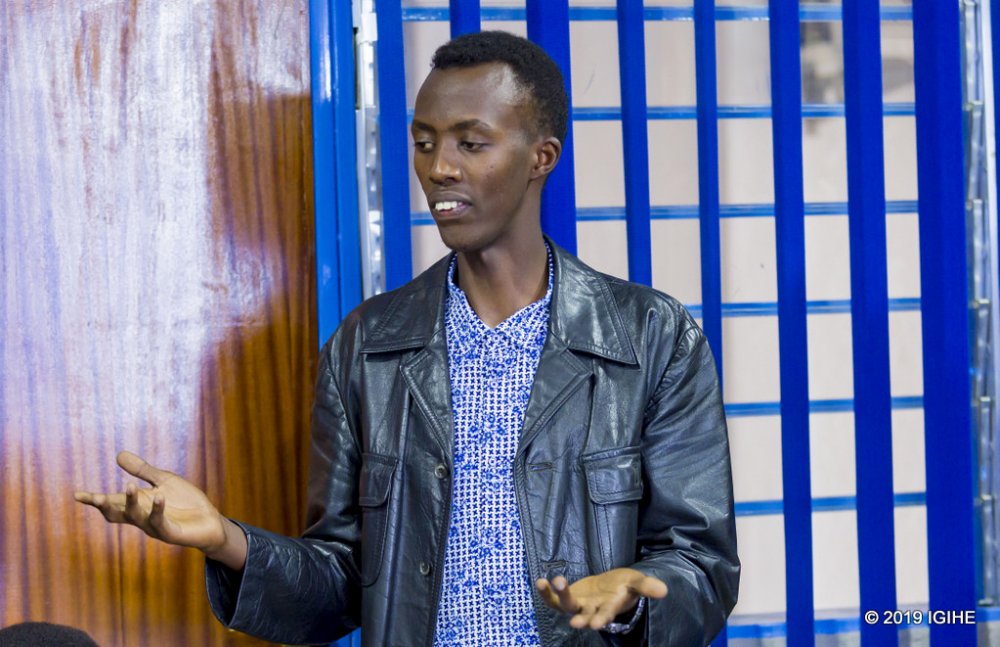 Alain Kalima, one of Inoventyk's Graphic Designers, sharing hands on skills in technology related theirs courses