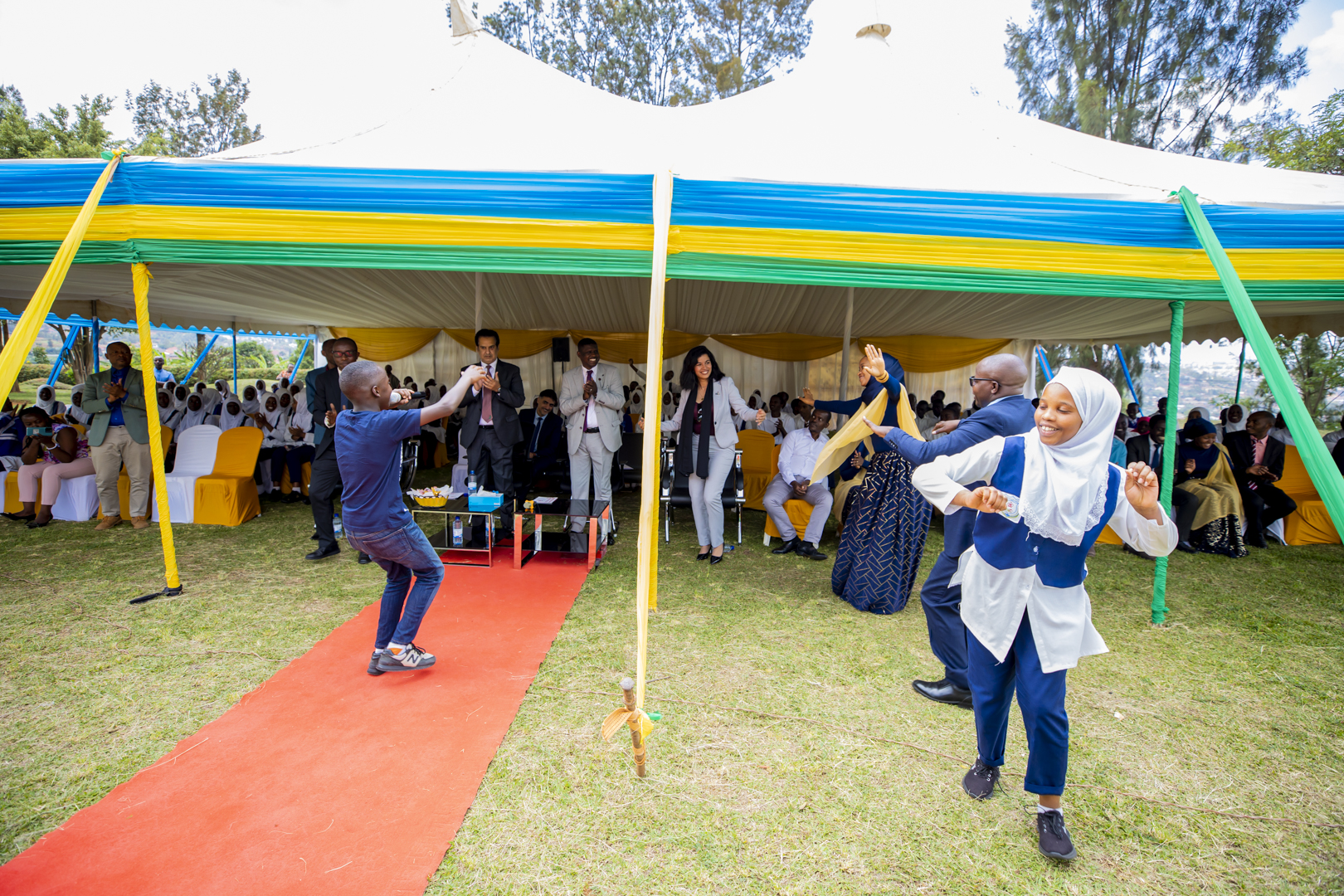 It was a fun-filled moment as students bid farewell to the guest of honour, Amb. Alqahtani. 