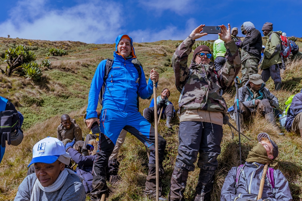 The 20 hikers reached the summit safely. 