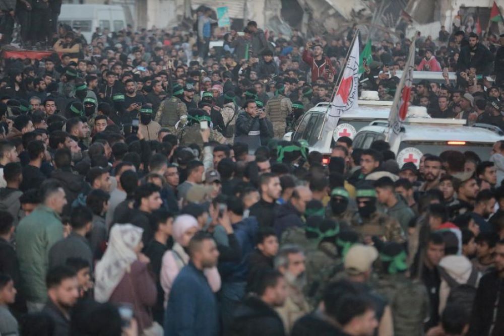 Members of Al-Qassam Brigades, the military wing of Hamas, are seen before the transfer of three Israeli hostages to the Red Cross in Gaza City, on Jan 19, 2025. (Photo by Abdul Rahman Salama/Xinhua)