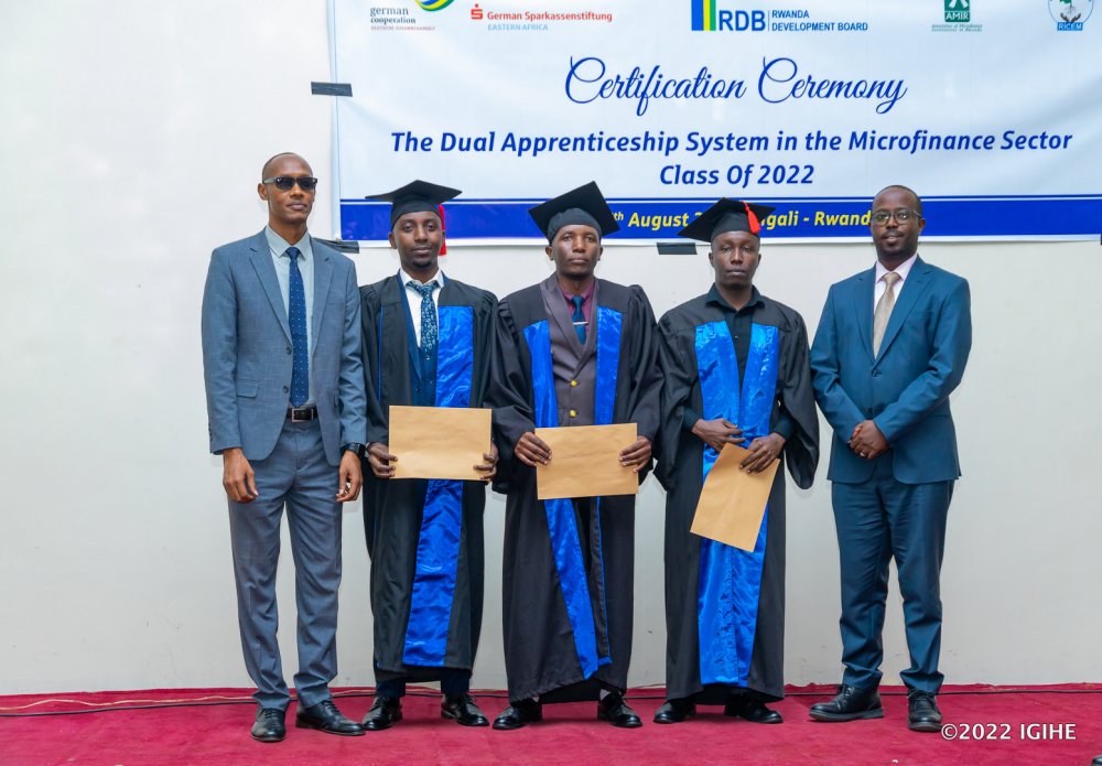 Best apprentices were awarded. 