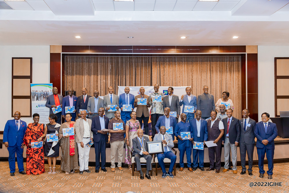 Members of Rotary Club Seniors in a group photo. 
