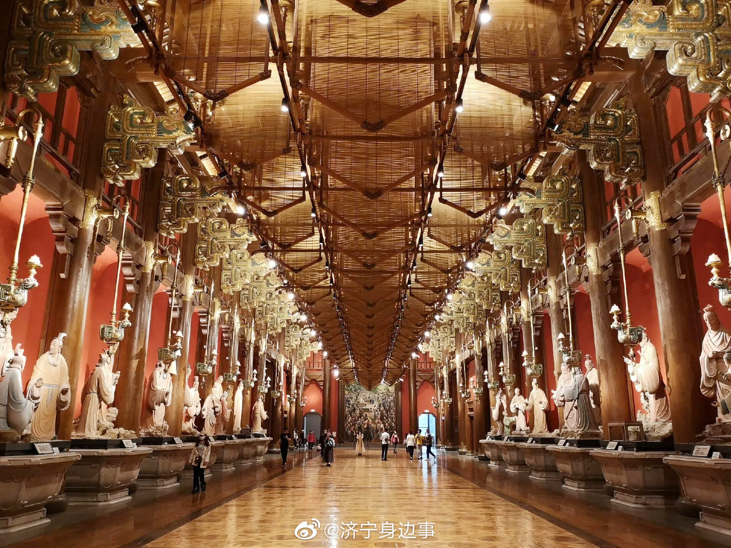 A hallway of clay statues immortalizes Confucius’ disciples—like Yan Hui, Min Sun, and Zizhang—each embodying virtues of joy, filial piety, and integrity