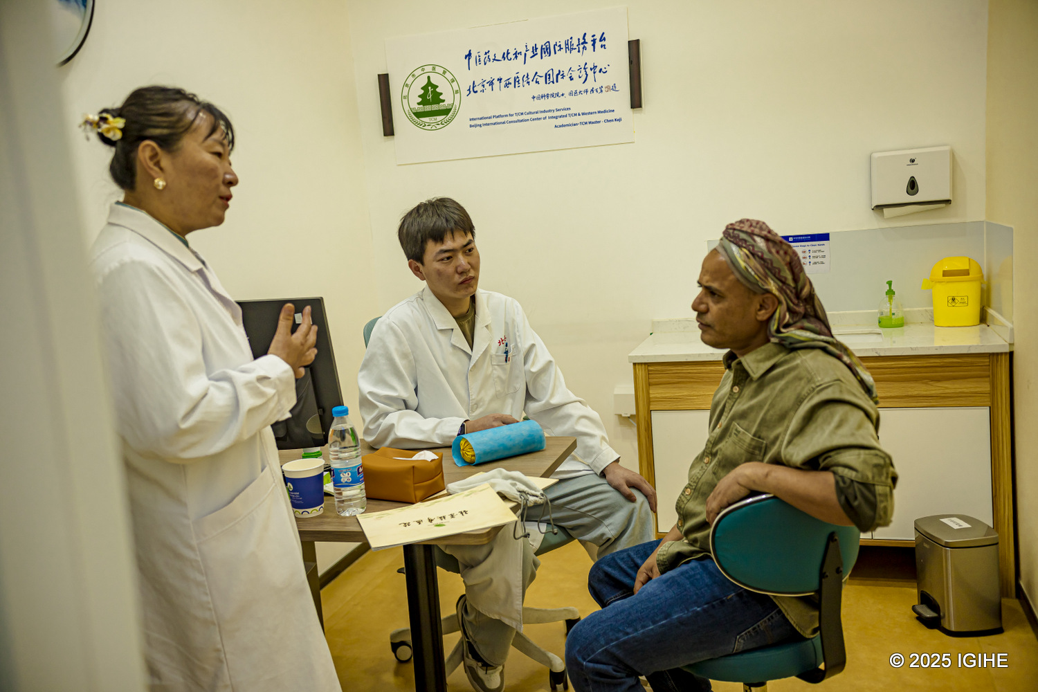 A TCM doctor attentively listens to a patient’s concerns, gathering details before recommending a personalized treatment plan.
