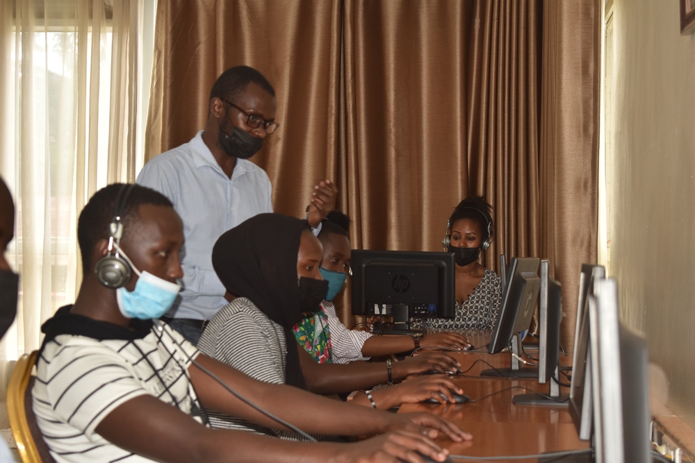  The lab is endowed with modern learning facilities. 