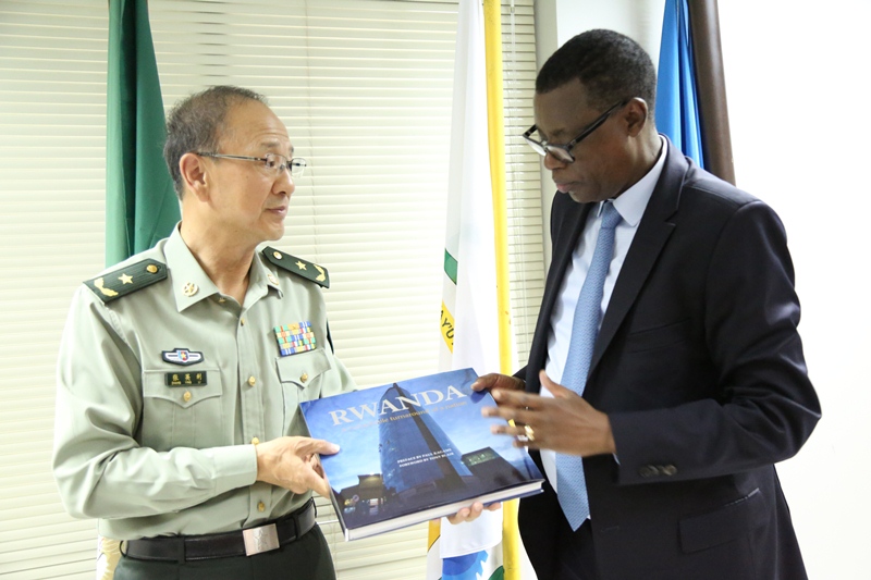 Maj Gen Zhang Yingli  and Defence Minister, Gen. James Kabarebe