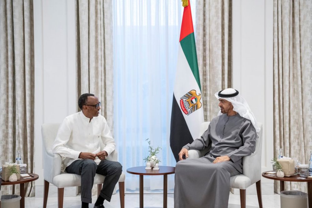 President Kagame also met with the current President of UAE, Sheikh Mohamed BinZayed and presented his condolences for the passing of former President.