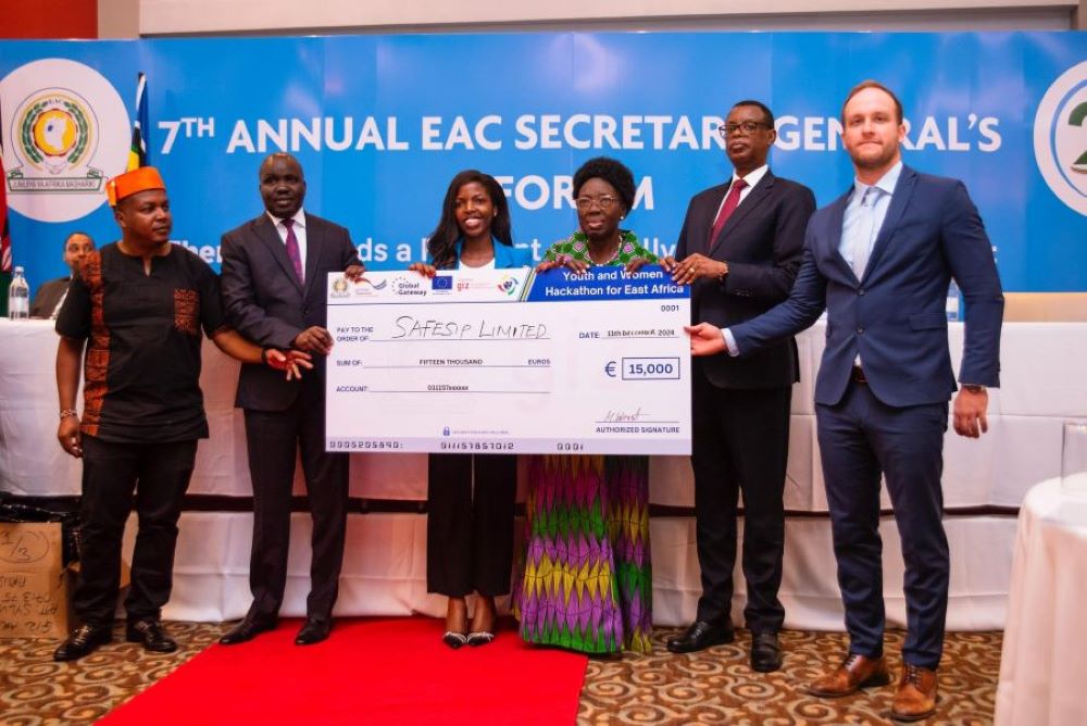 The hackathon attracted over 1,000 innovative solutions, particularly targeting sectors such as tourism, agribusiness, environmental protection, trade, digitalization, and financial services.