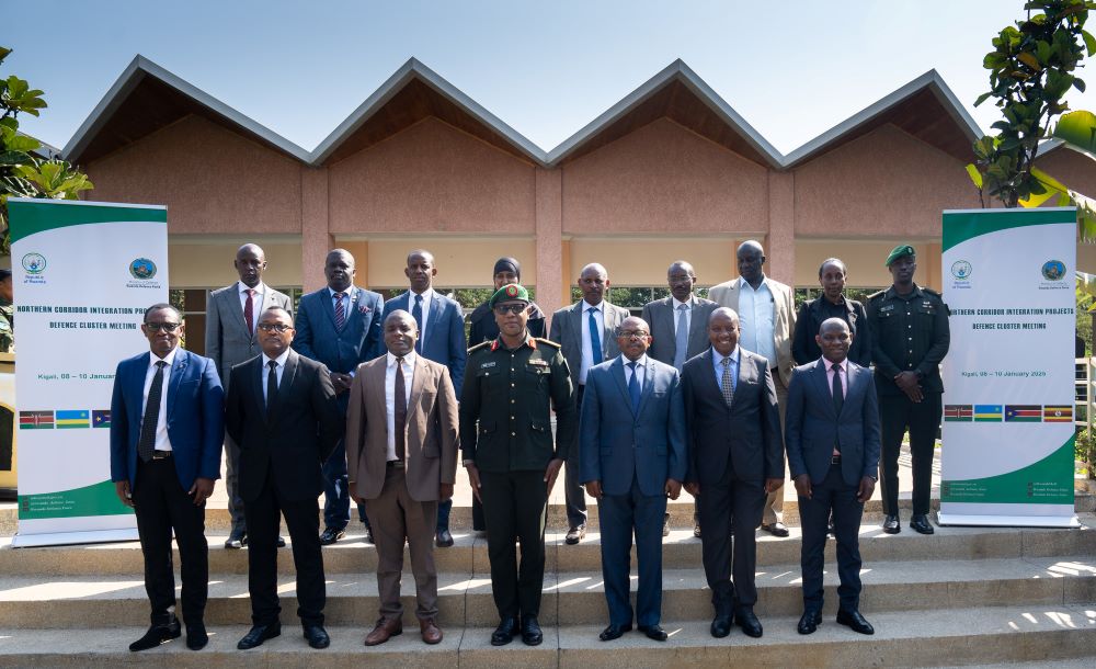 Participants of the meeting in a group photo.