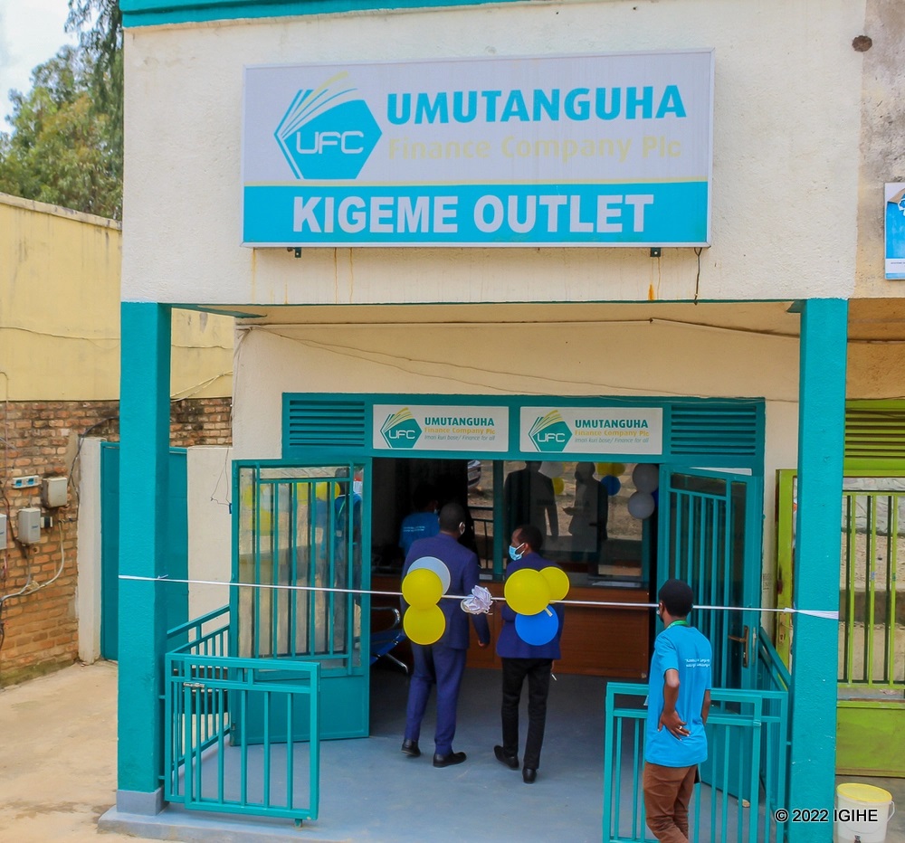 The recent event to celebrate achievements since the Lenga app was unveiled coincided with the launch of a new branch of Umutanguha Microfinance Ltd in Kigeme cell. 