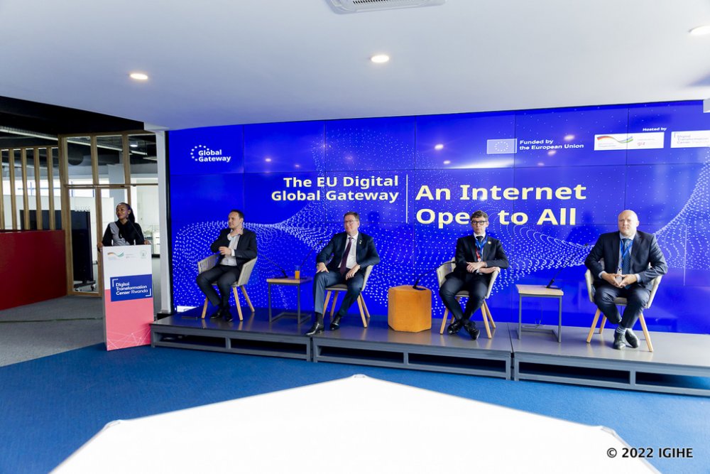 Panelists discussing benefits of accelerating universal access to internet. 