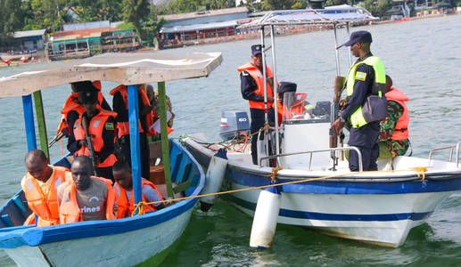 The course enabled officers to acquire basic marine skills and knowledge, including navigation, swimming, maintenance of marine equipment.