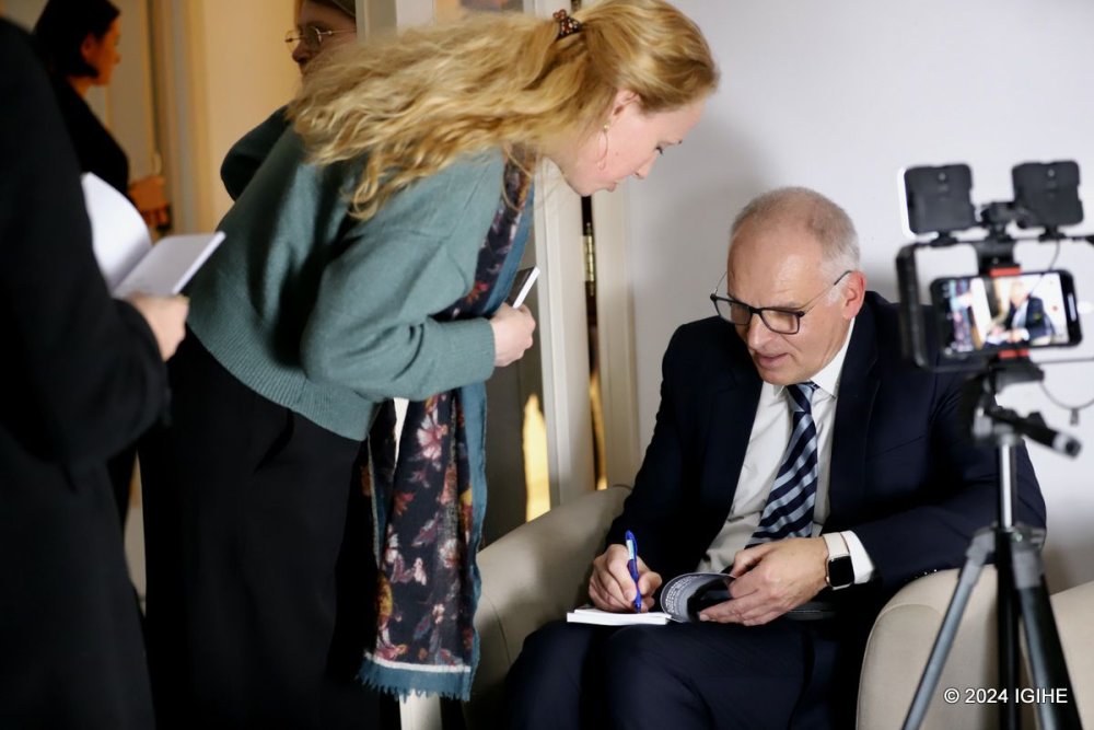 Alain Destexhe autographing a copy of his book