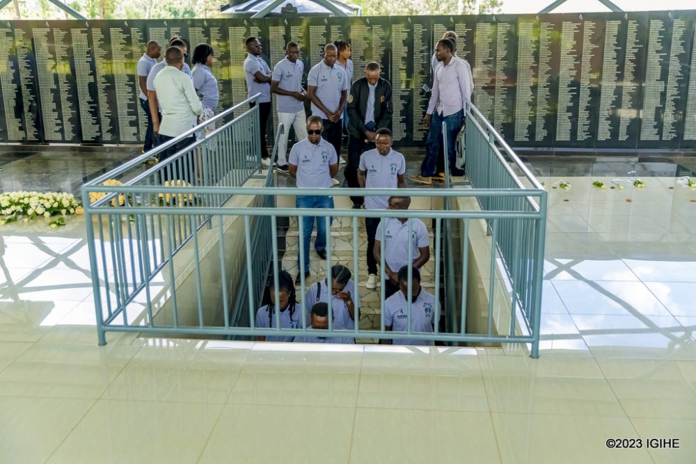 Employees of Rwanda Ultimate Golf Course Ltd visited different sections of the memorial. 