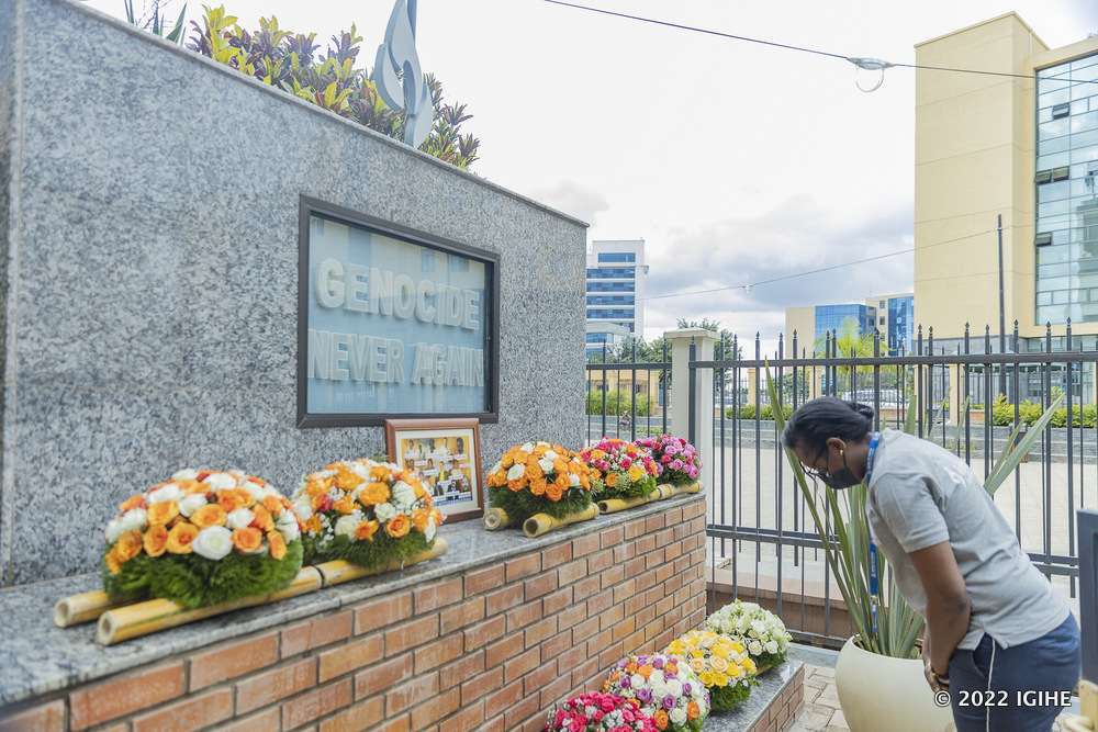 The CEO of BK, Dr. Diane Karusisi honouring Genocide victims at the bank's memorial monument.  