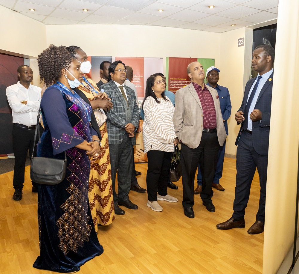 The President of Rotary International, Shekhar Mehta and his wife Rashi Mehta received explanations on history of Genocide against Tutsi.