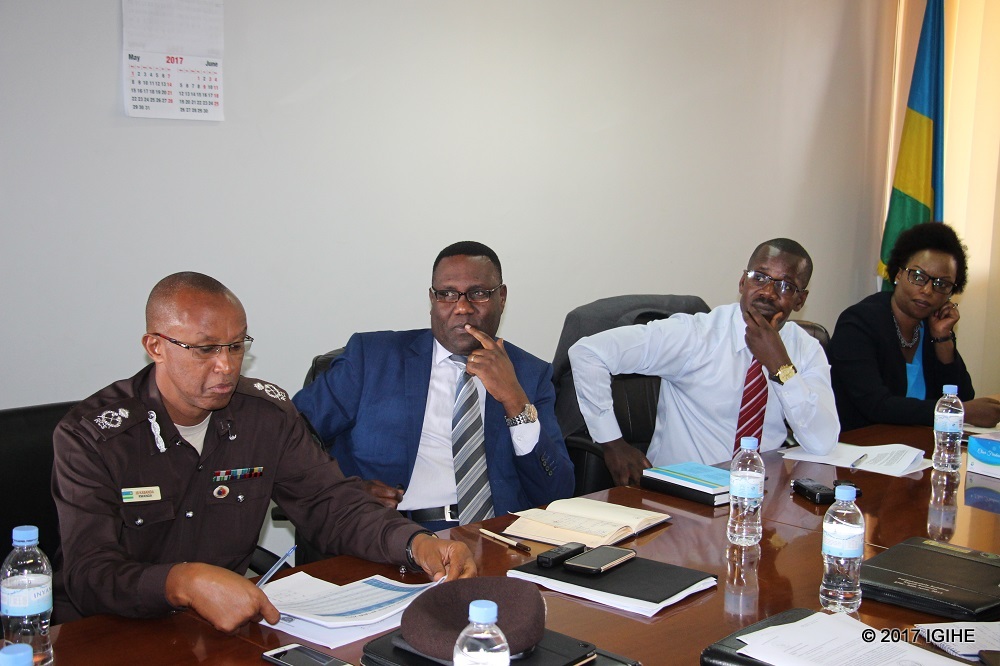 Officials from the judiciary sectors in discussions concerning Community Service for Prisoners with senators from political commission and good governance.