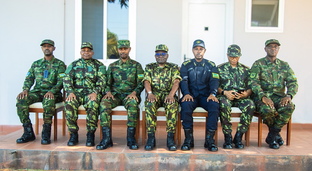 A group photo was taken following the visit.